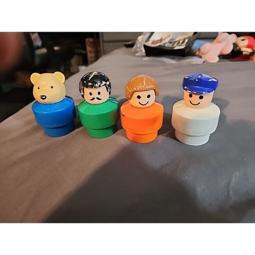 LOT OF 4 VERY OLD PLASTIC Fisher Price Little People  Vintage‎ TOY TOYS